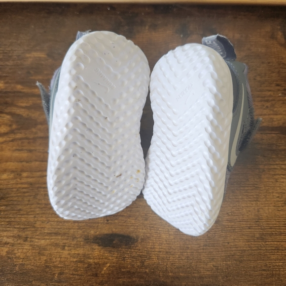 Nike - Picture 3 of 4